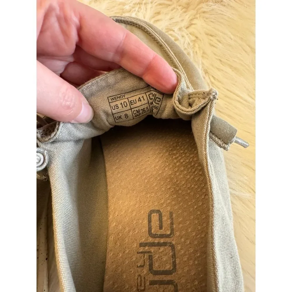 Hey Dude Wendy size 10‎ GUC